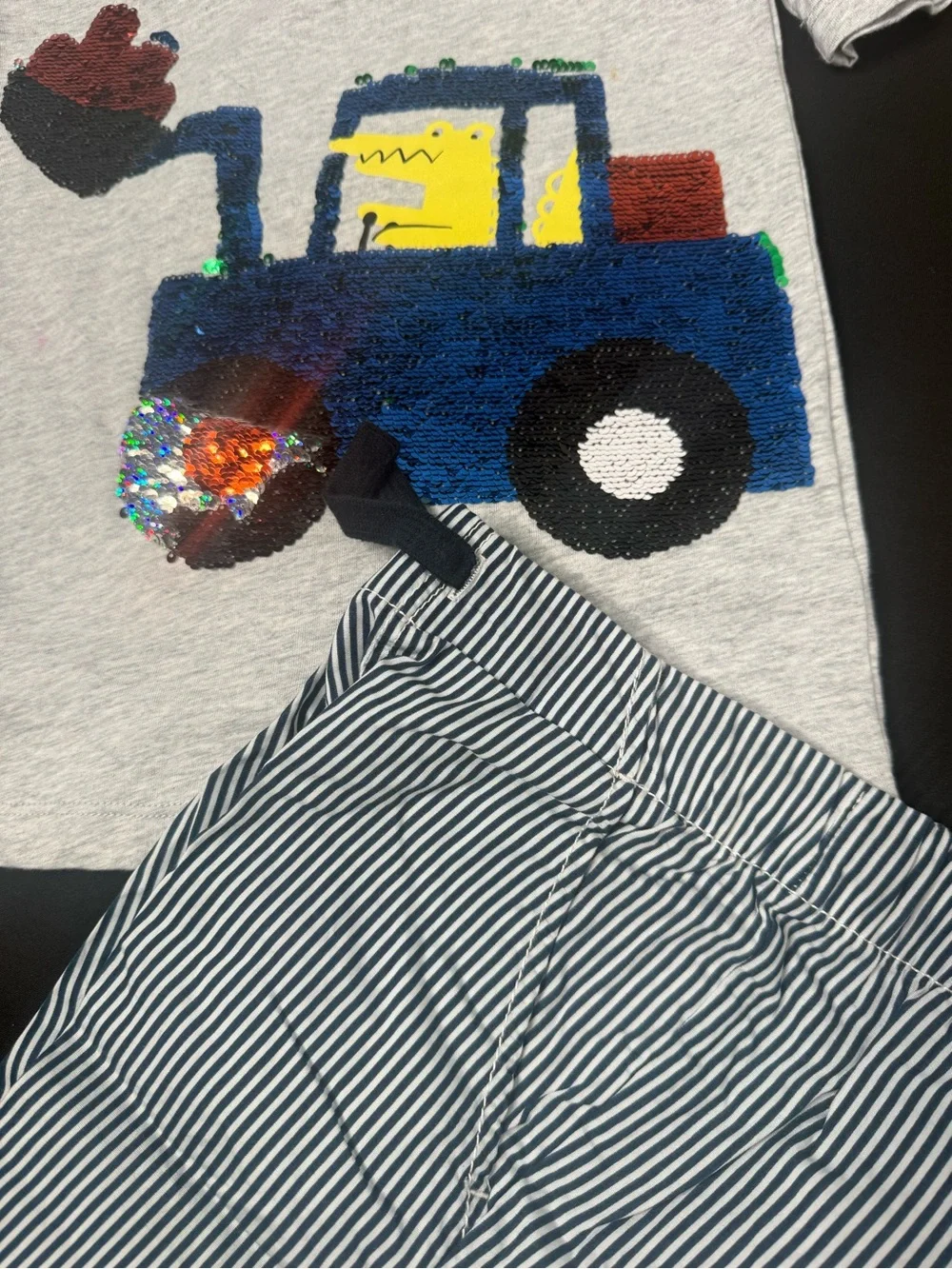 H&M Gray Tee & Striped Shorts Set with Blue Sequin interactive Tractor size 6/7
